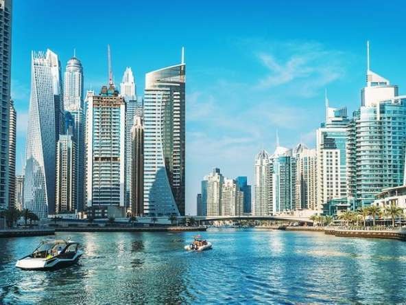 Waterfront skyscrapers and luxury properties in Dubai Marina showcasing premium listings managed by a leading Realestate agency in Dubai